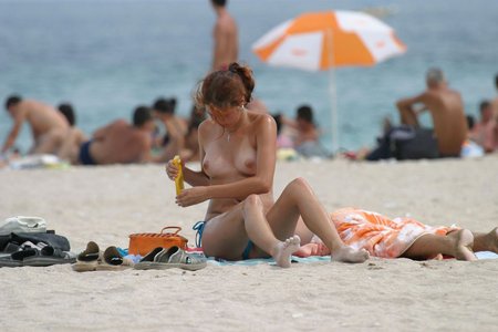 Поймали грудь на пляже 