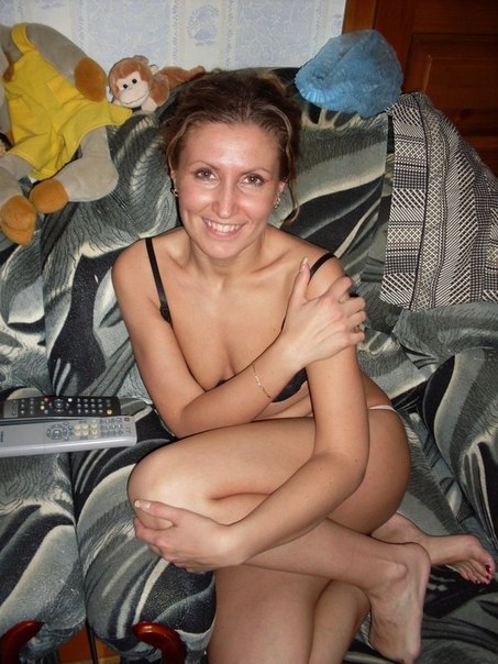 Домашние снимки давалок с голым бюстом и мокренькими дырками - секс порно фото